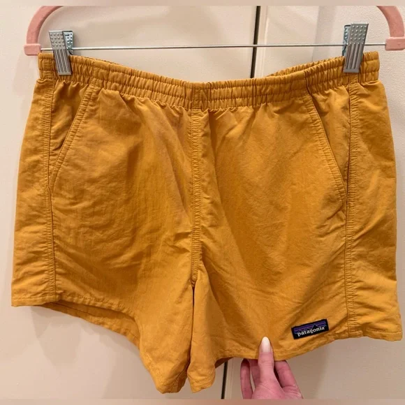 NWOT Patagonia Women's Funhoggers 4” Shorts | Medium (US 4-6) - Picture 3 of 11
